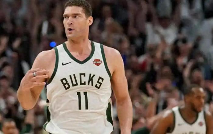 08年威少在首轮第4顺位被选中，前十顺位还有谁？罗斯被伤病毁掉