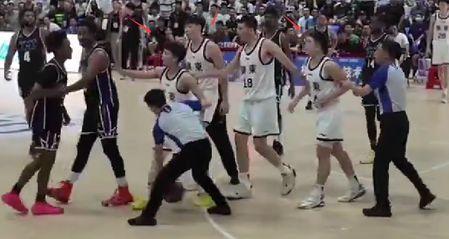 云开体育官网-徐杰杨溢张文逸参与群殴!辽鲁4人禁赛3年前车之鉴,这次该如何处理