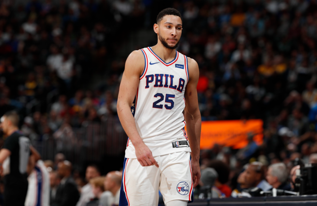 云开体育-从4000万顶薪，到110万底薪，场均0.8分，无人问津，你主动退役吧