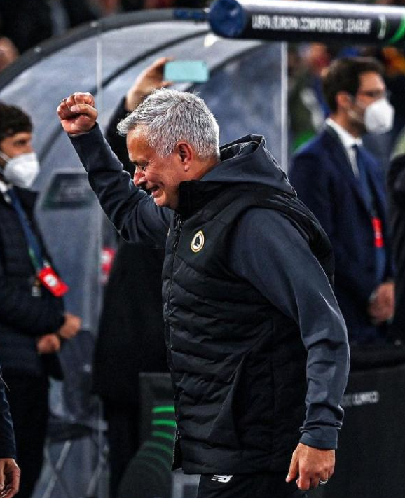 再见穆里尼奥！葡超指教都玩不明白，双线崩盘，更衣室内讧了|何塞·穆里尼奥|本菲卡|本菲卡足球俱乐部|波尔图|布拉加_新浪新闻