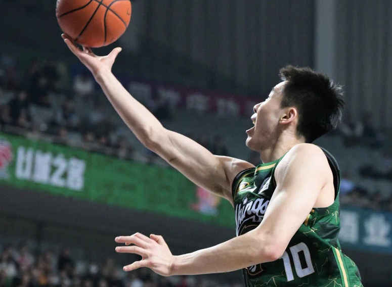 关键4罚不中!新疆爆冷1分惜败同曦 阿不都21+5赵柏清准绝杀