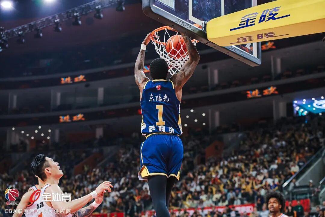 云开体育官网入口-下半场反扑未果，广东主场不敌上海