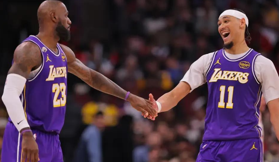 布朗尼爆发！湖人131-107胜爵士，詹姆斯18+4+6+3，八村塁22+10+1